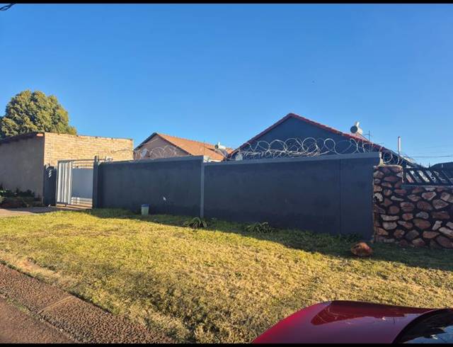 3 BEDROOM HOUSE FOR SALE IN ENNERDALE EXT 5